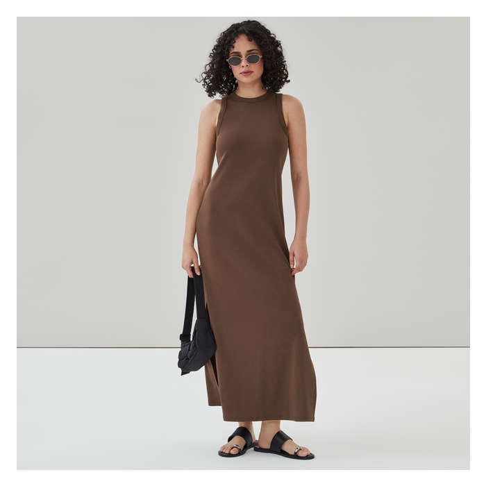 Aux Femmes Robe cami côtelée et ajustée - Brun Foncé
